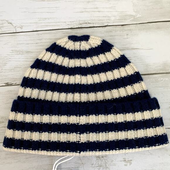 NWT Everlane The Cashmere Beanie Hat in Navy/Bone - Picture 3 of 9